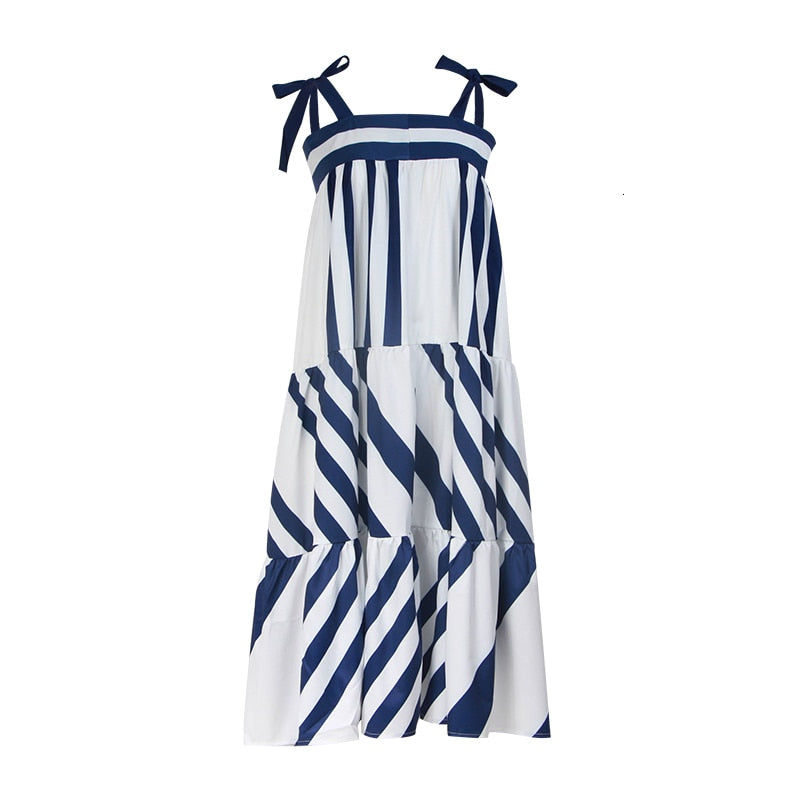 TWOTWINSTYLE مخطط السباغيتي فستان بحزام 2022 ملابس الصيف للنساء الشارع الشهير بوهو بلا أكمام ألف خط فساتين طويلة أنيقة