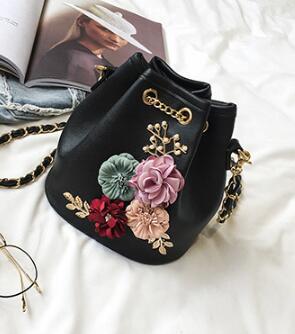 2022 Metal Clip Small Square Bag New Fashion Dinner Flower Shoulder Diagonal Handbag Bags  Shoulder Bags 822