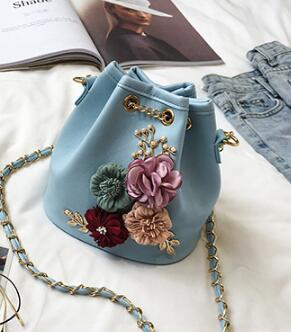 2022 Metal Clip Small Square Bag New Fashion Dinner Flower Shoulder Diagonal Handbag Bags  Shoulder Bags 822