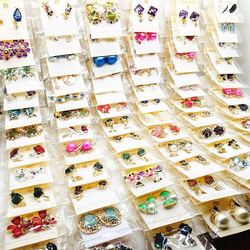 Wholesale 60 Pairs Assorted Women&#39;s Fashion Jewelry Beautiful Rhinestone Earring Stud Earrings Mix Styles