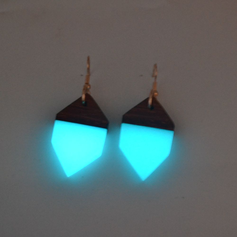 New earrings, special light absorbing and shining earrings, resin wood with luminous jewelry earrings in the dark