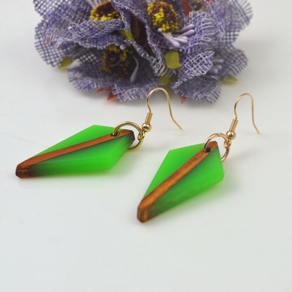 New earrings, special light absorbing and shining earrings, resin wood with luminous jewelry earrings in the dark