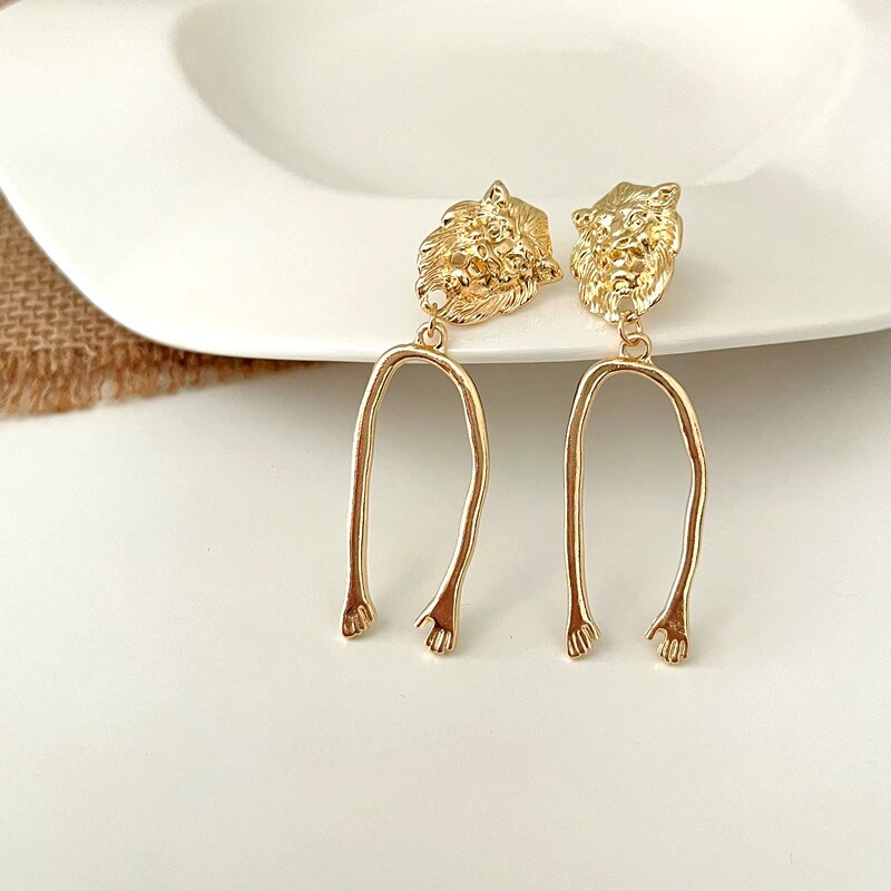 Lion Head Little Hand Earrings For Women Fancy Designer Jewelry Dangle Post Drop Stud Interesting Girl Fashion New Style 2023328