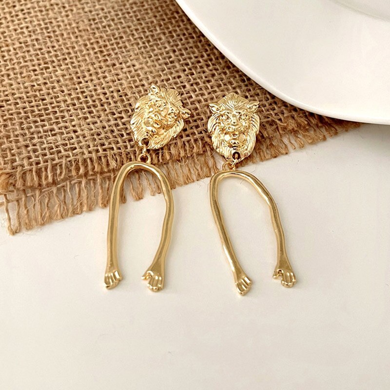 Lion Head Little Hand Earrings For Women Fancy Designer Jewelry Dangle Post Drop Stud Interesting Girl Fashion New Style 2023328