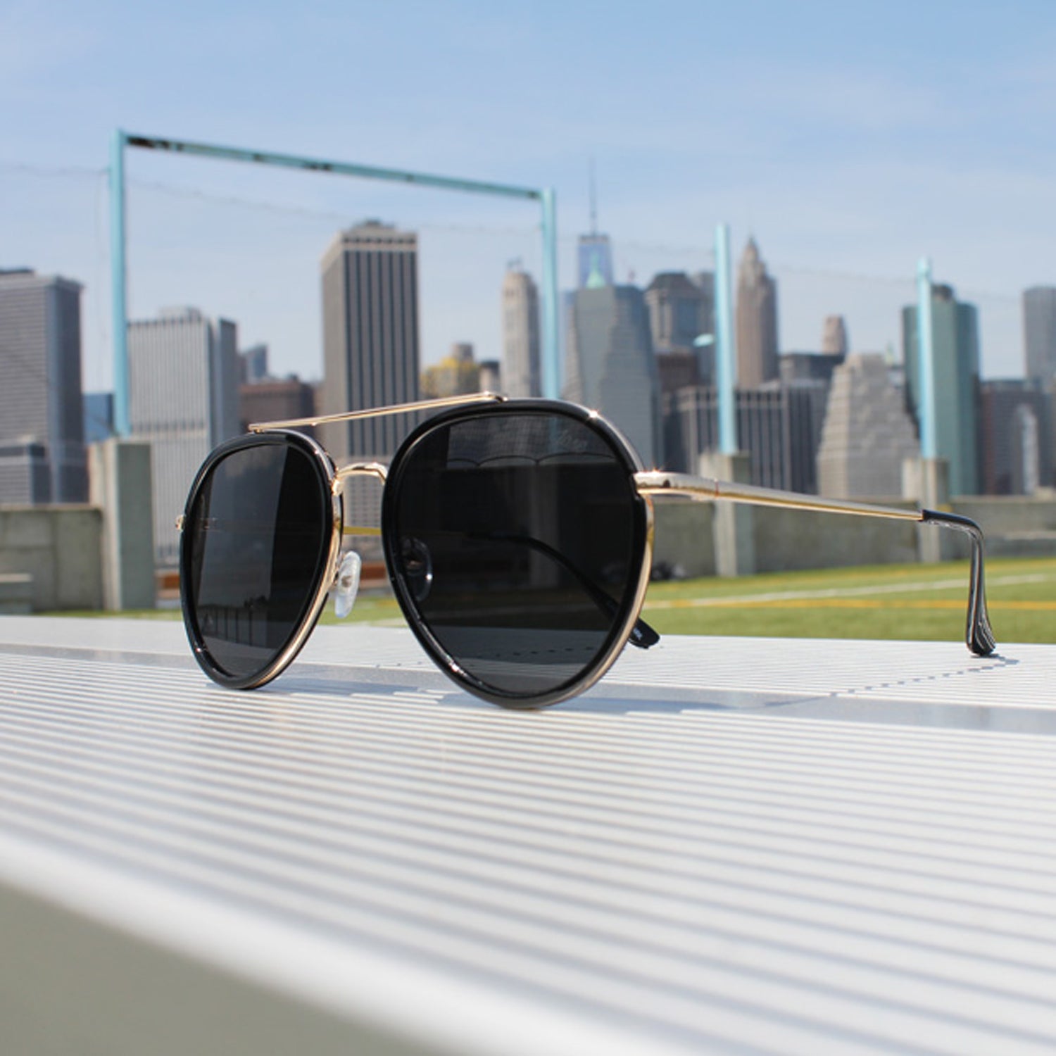 نظارات شمسية من Jase New York Stark باللون الأسود