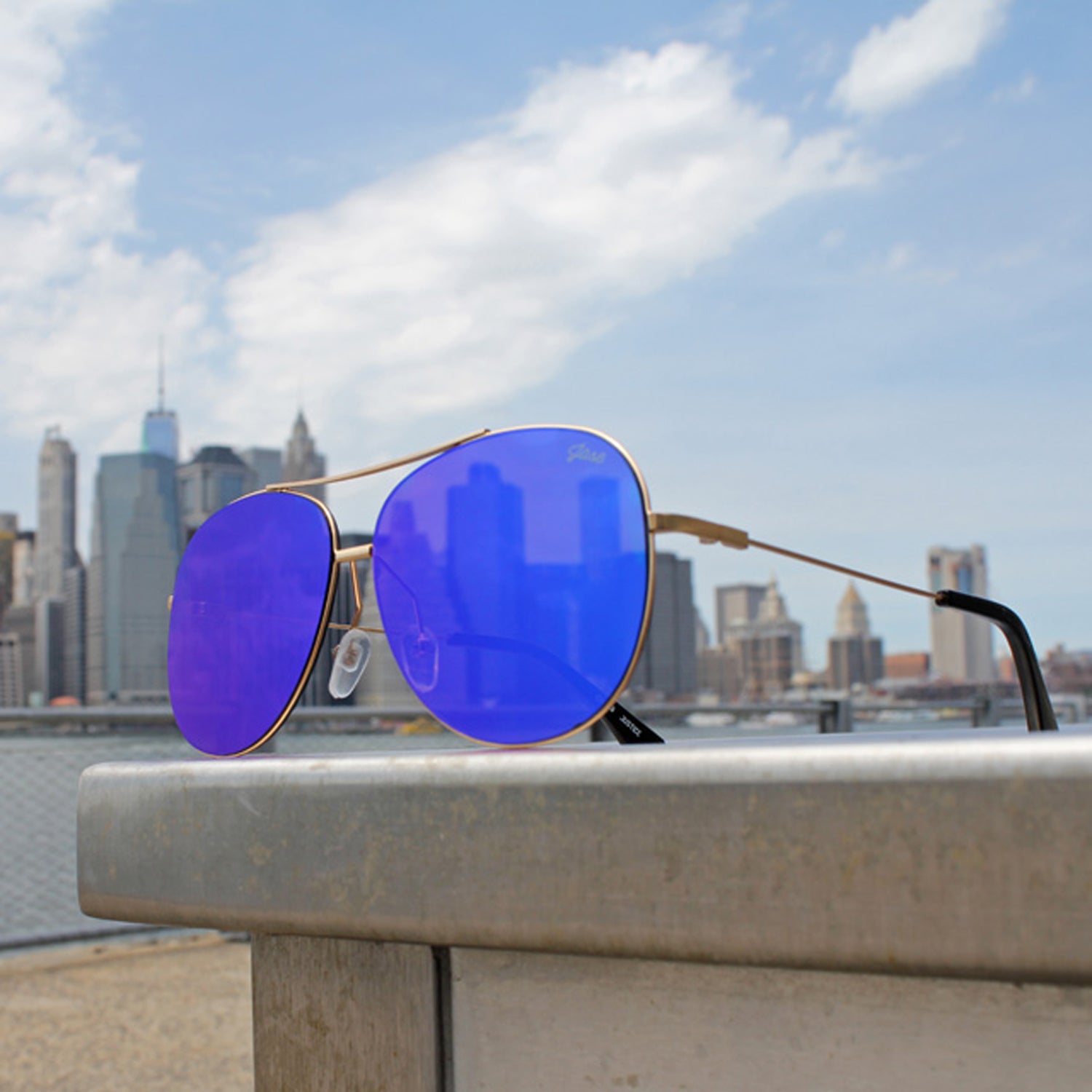 نظارات Jase New York Justice الشمسية باللون الذهبي